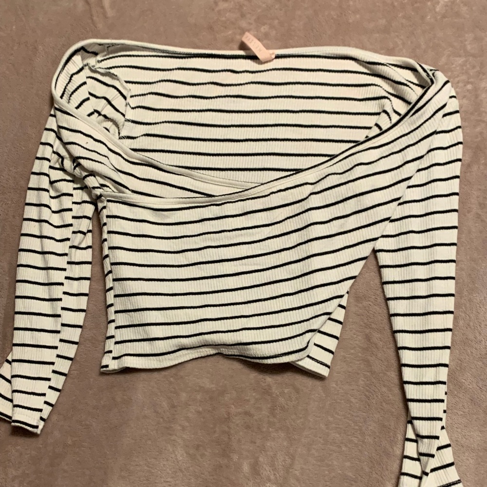 Black and white cross over Top